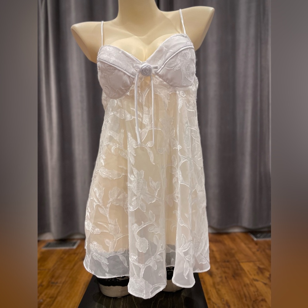Linda Lingerie white floral babydoll nightie